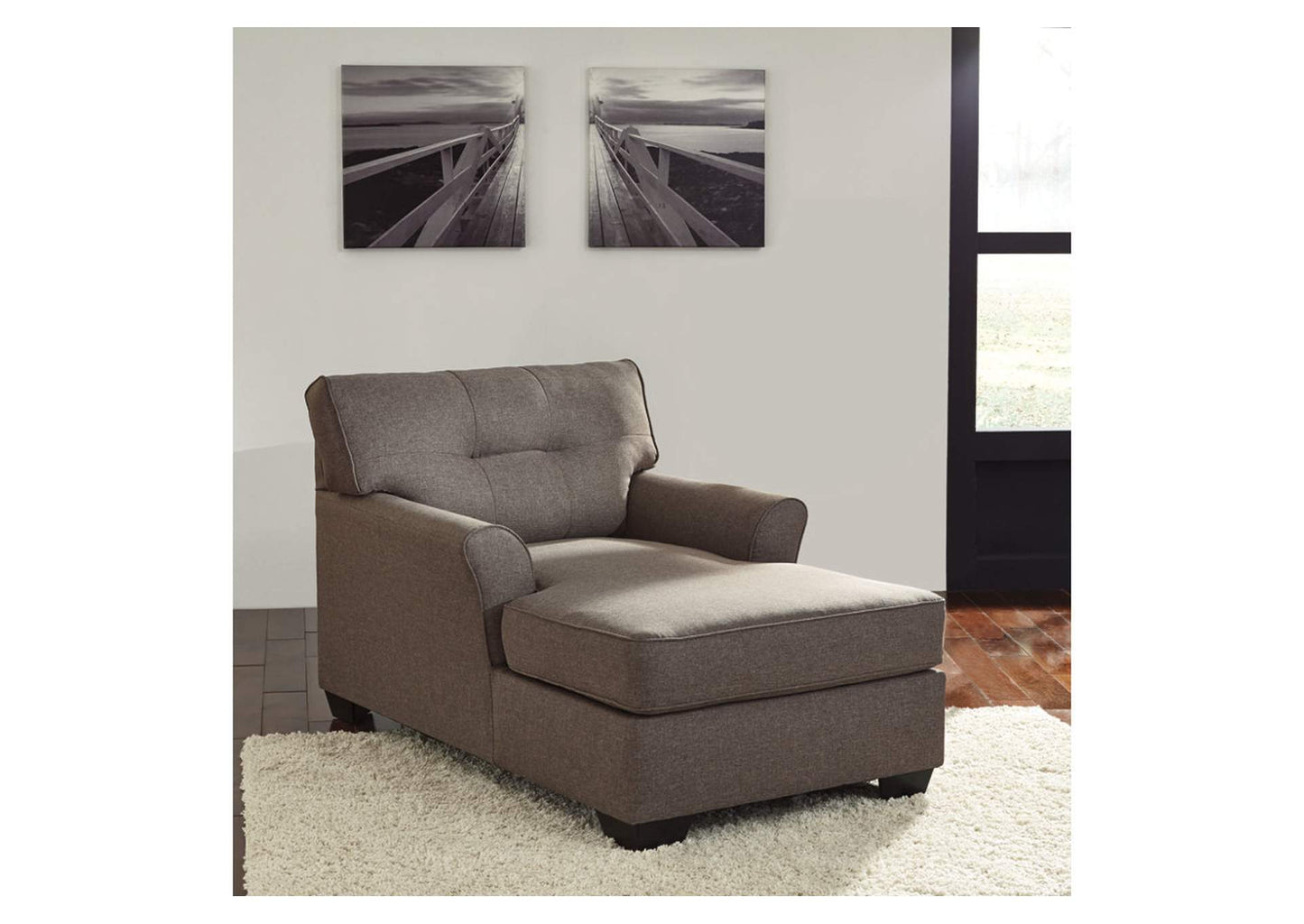 Tibbee Chaise