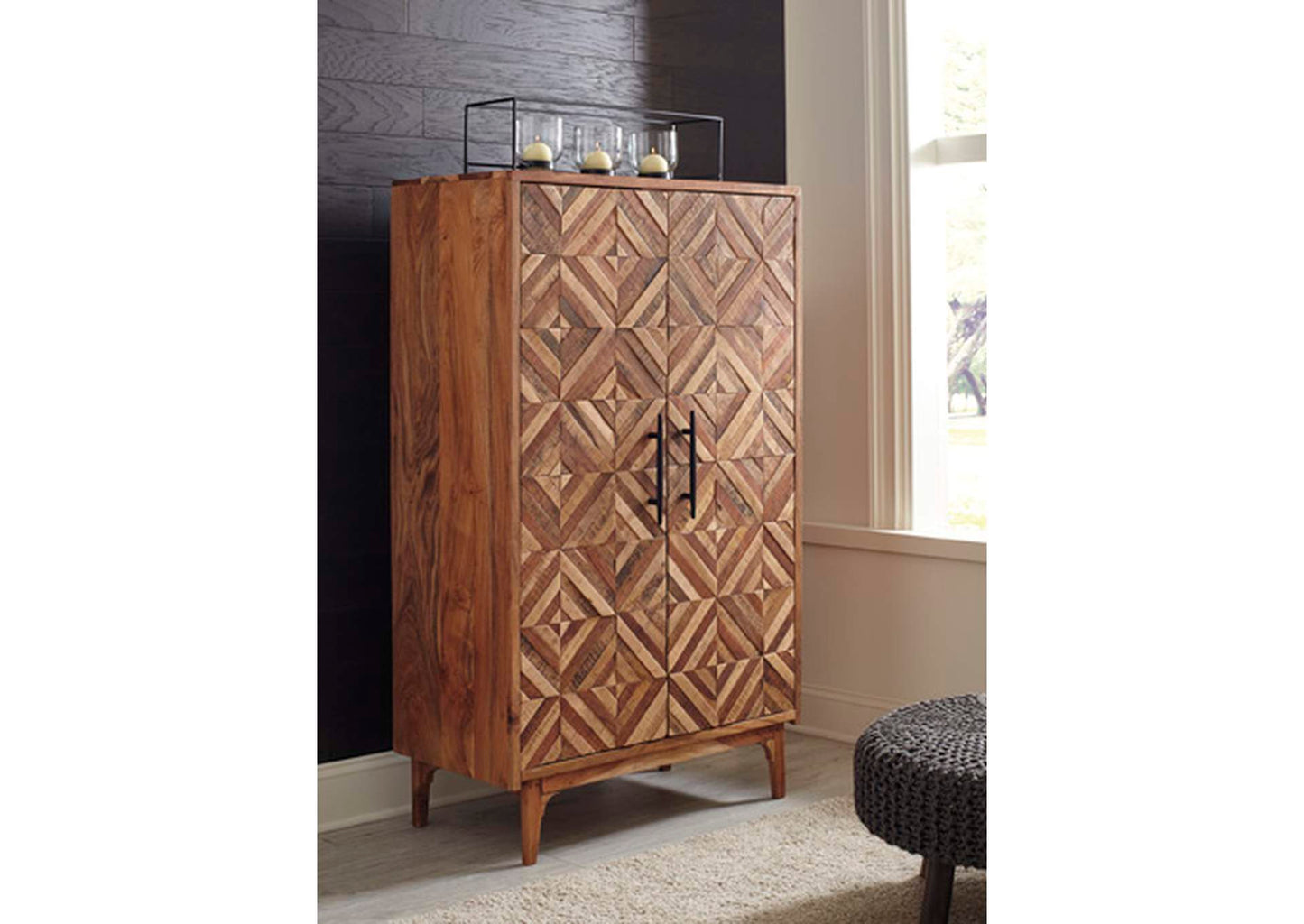 Gabinwell Accent Cabinet