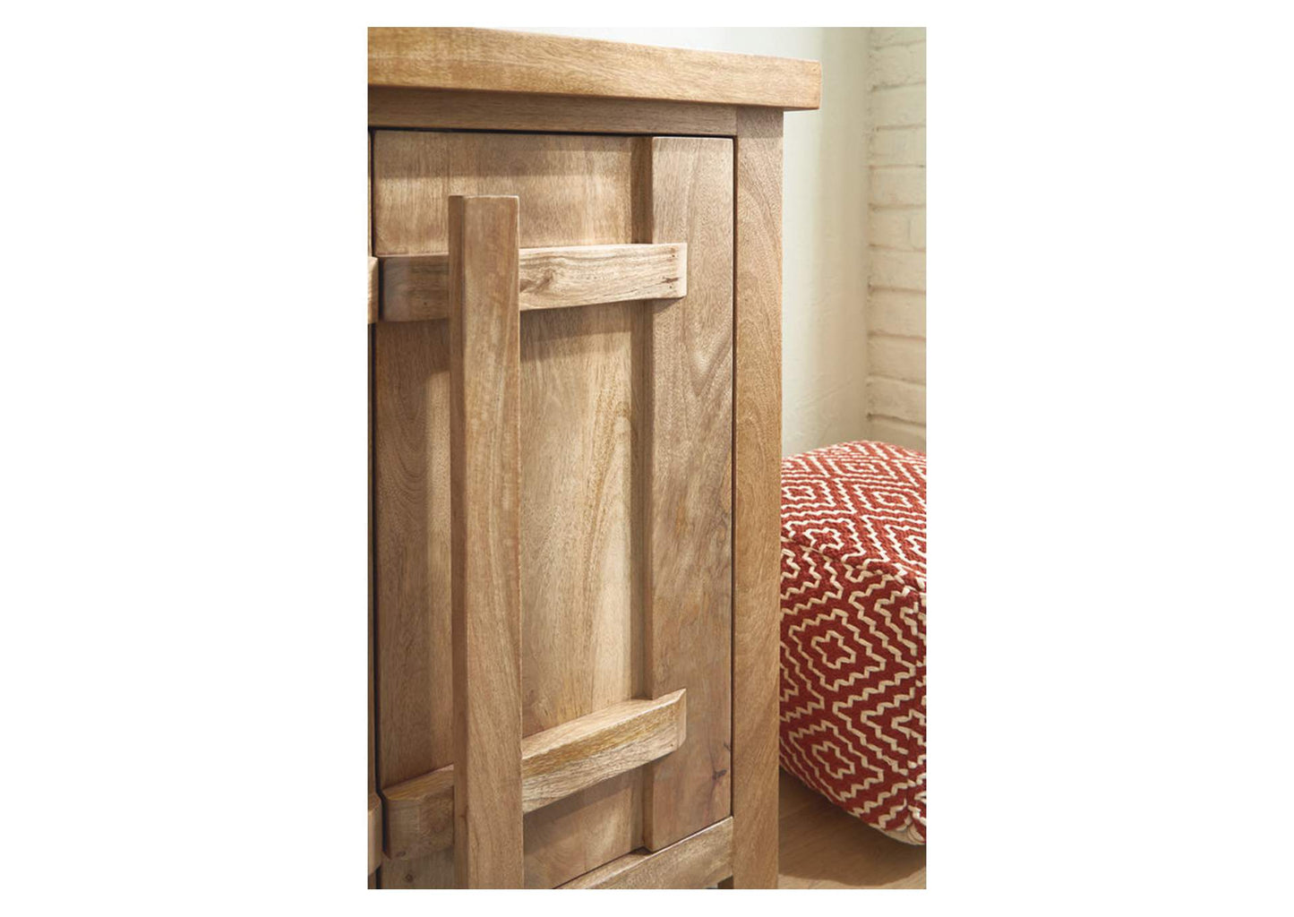 Dresor Accent Cabinet