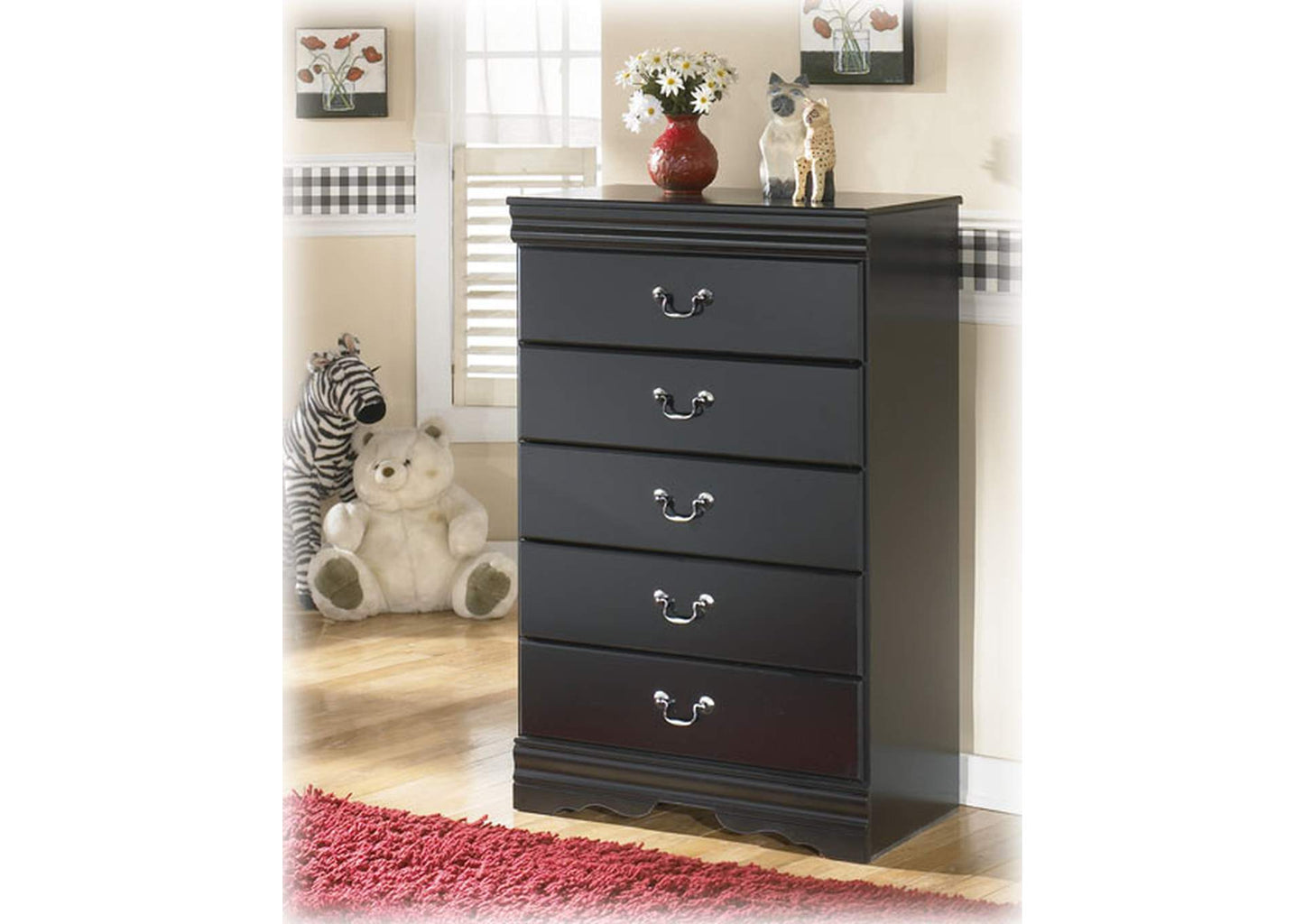 Huey Vineyard Chest of Drawers