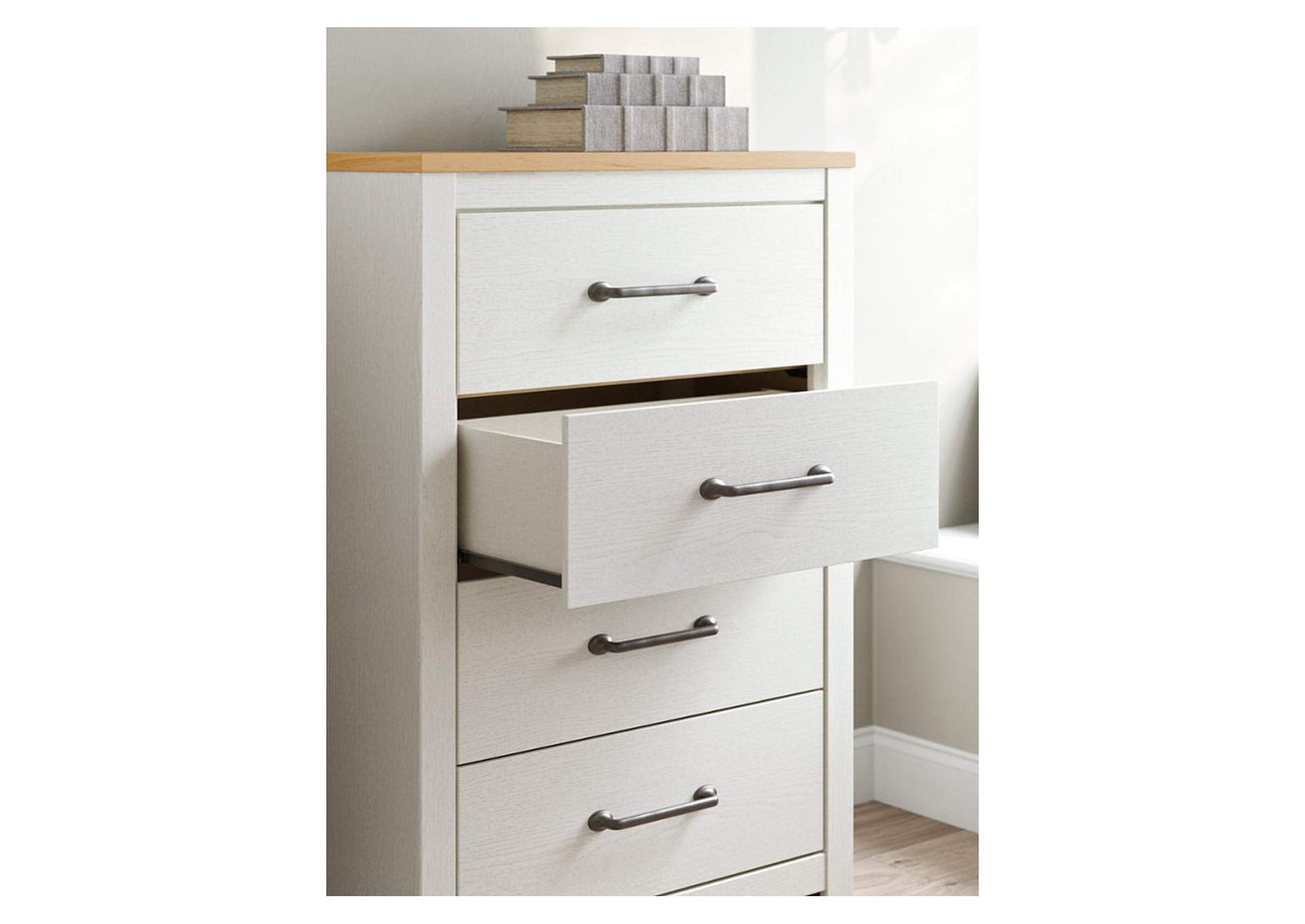 Linnocreek Chest of Drawers