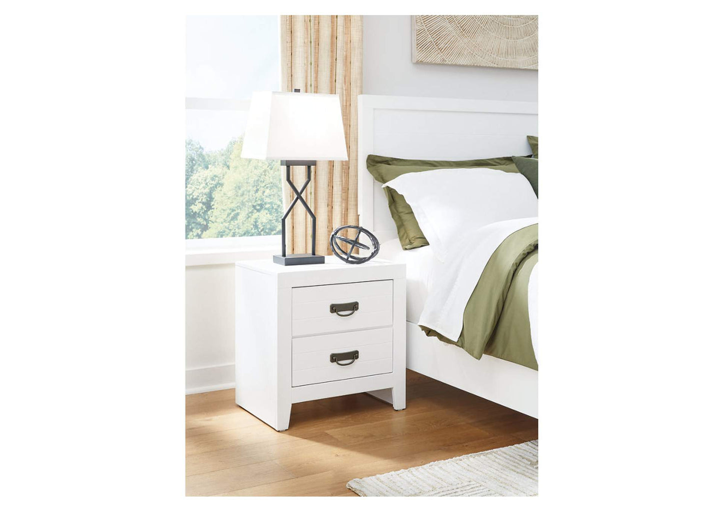 Binterglen Nightstand