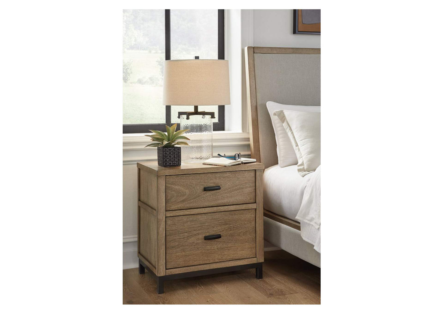 Tomtyn Nightstand