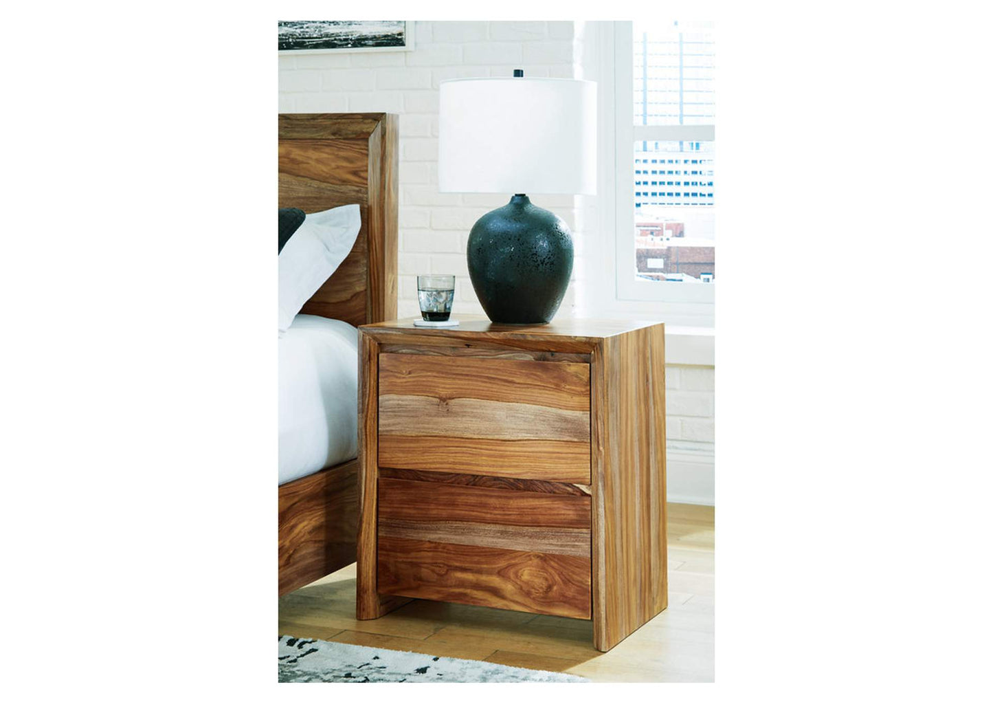 Dressonni Nightstand