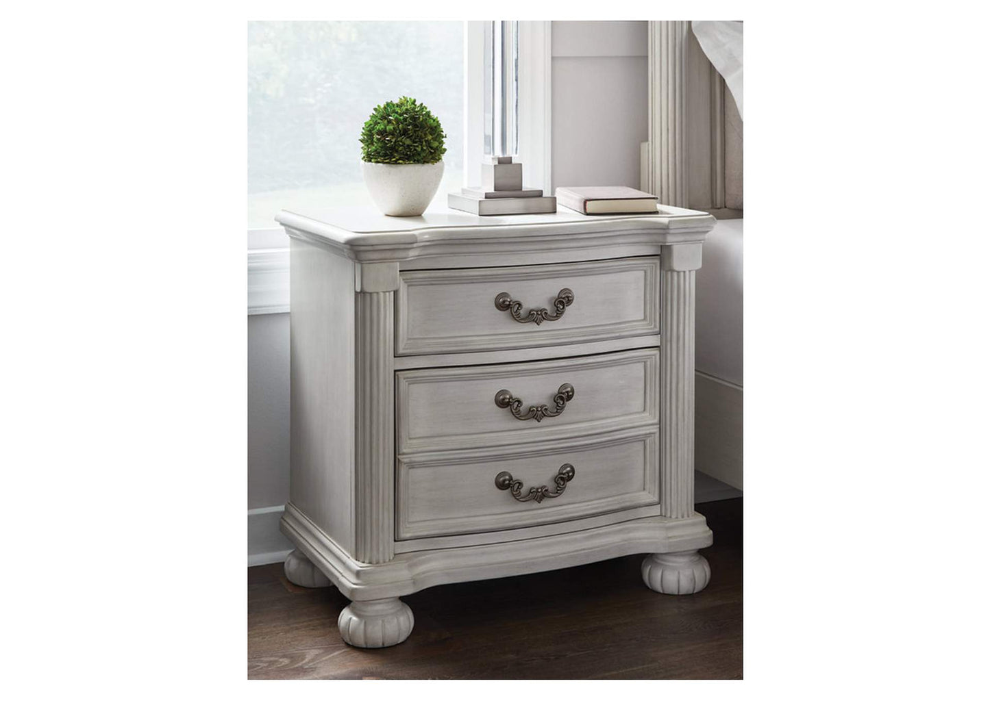 Montelaine Nightstand