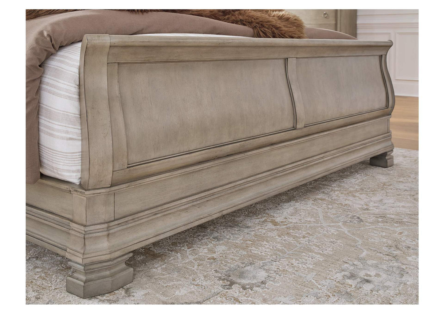 Lexorne King Sleigh Bed