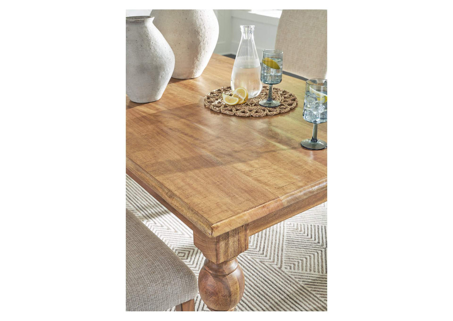 Rybergston Dining Table