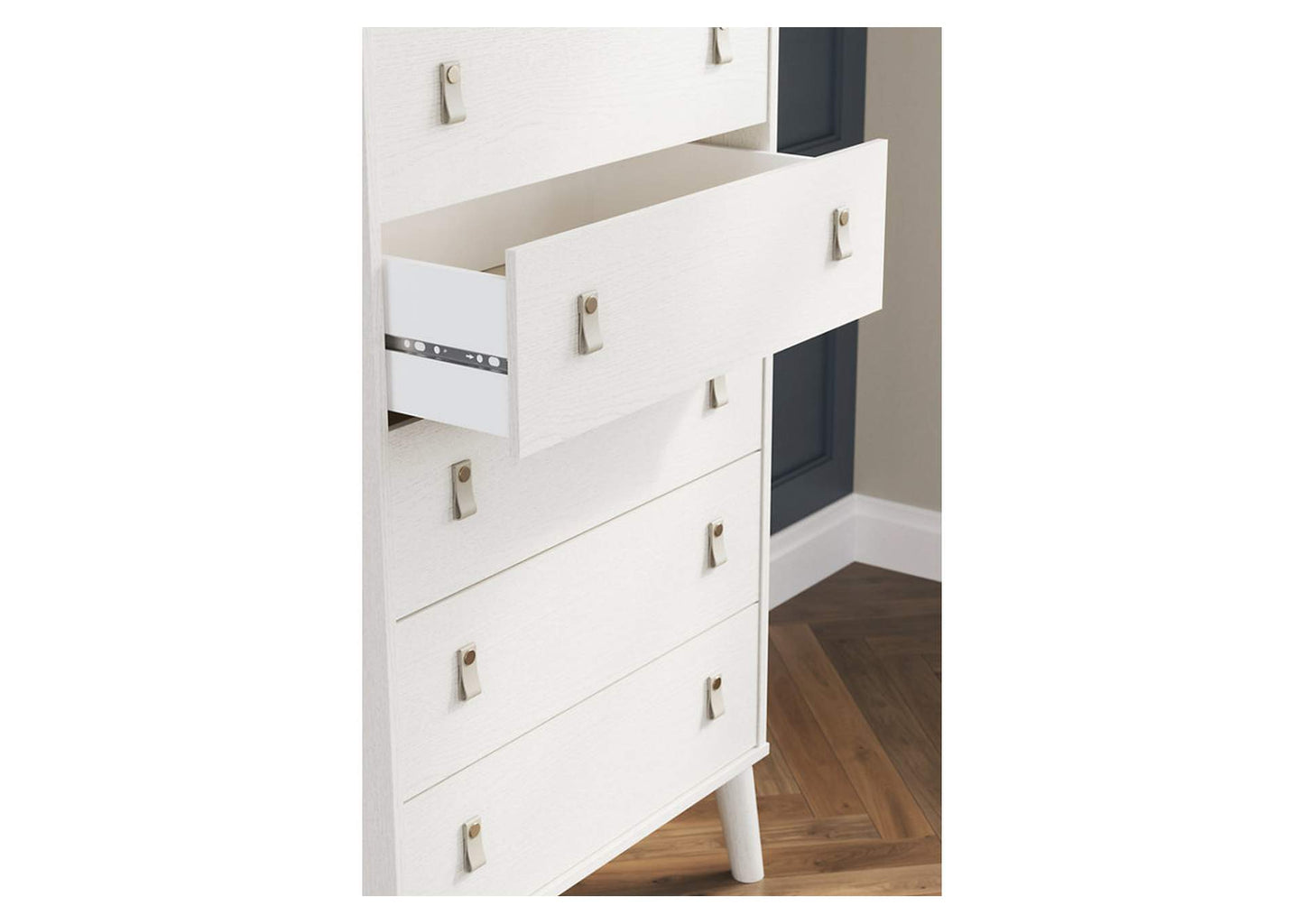 Aprilyn Chest of Drawers