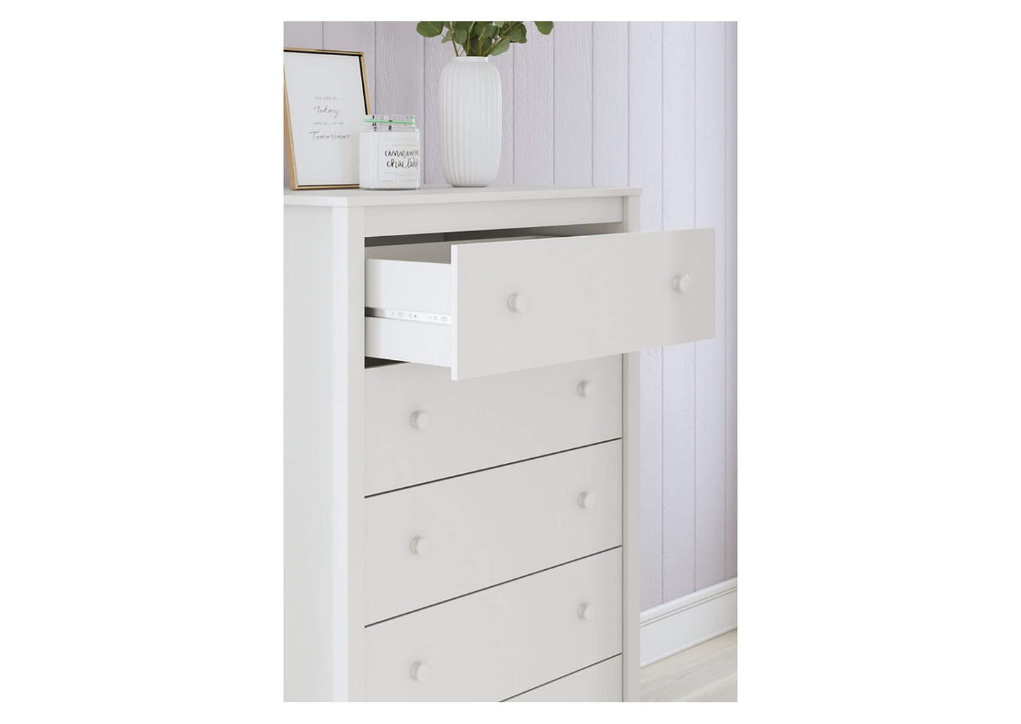 Hallityn Chest of Drawers