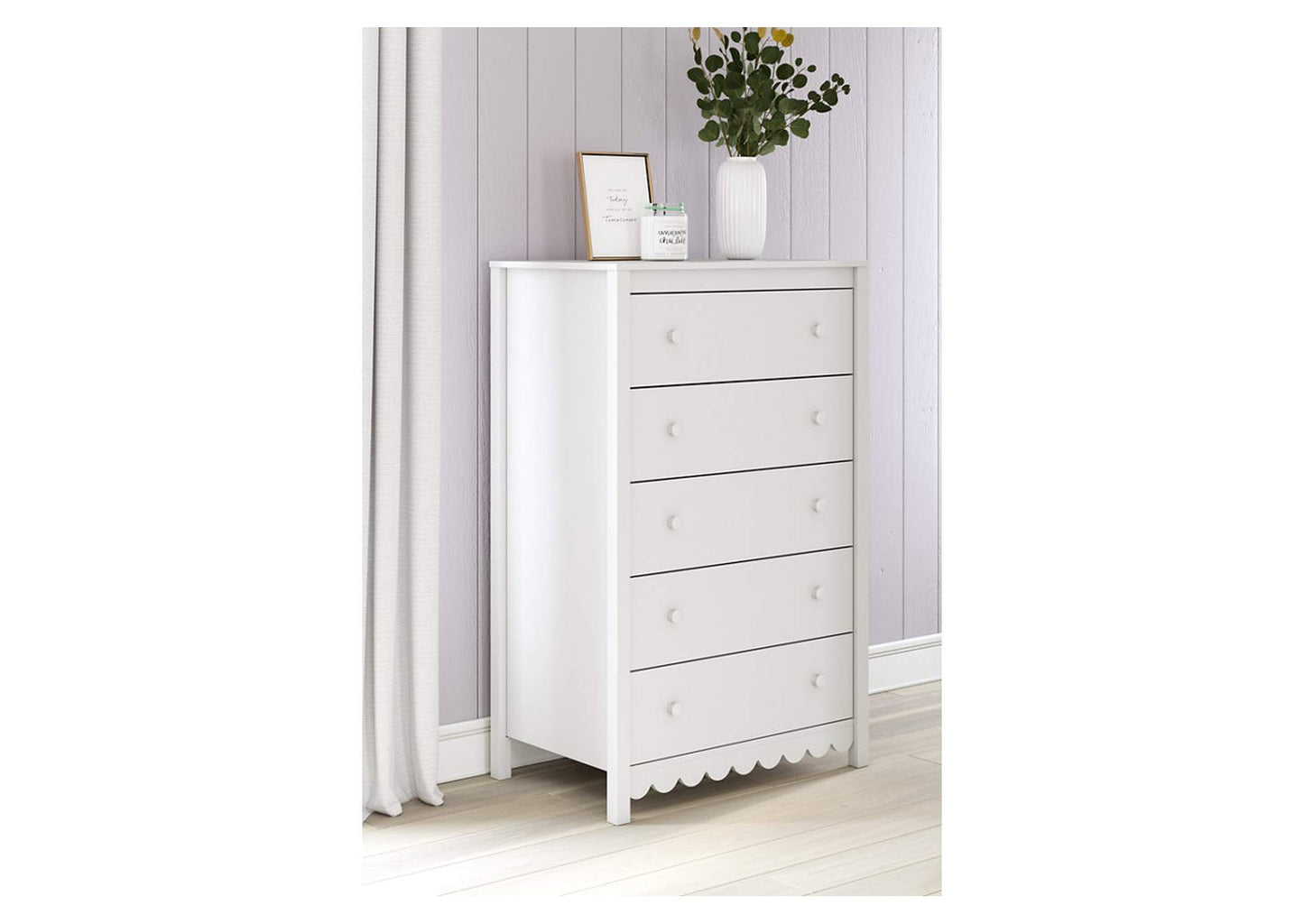 Hallityn Chest of Drawers