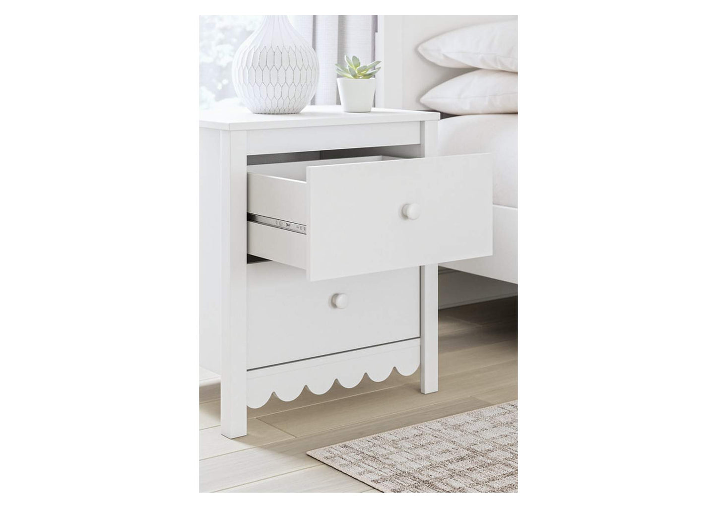 Hallityn Nightstand