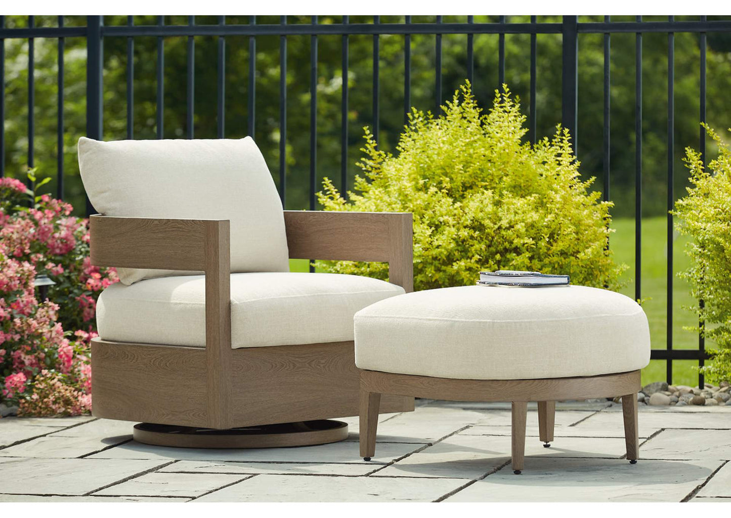 Serene Bay Outdoor Swivel Glider Chair with Cushion