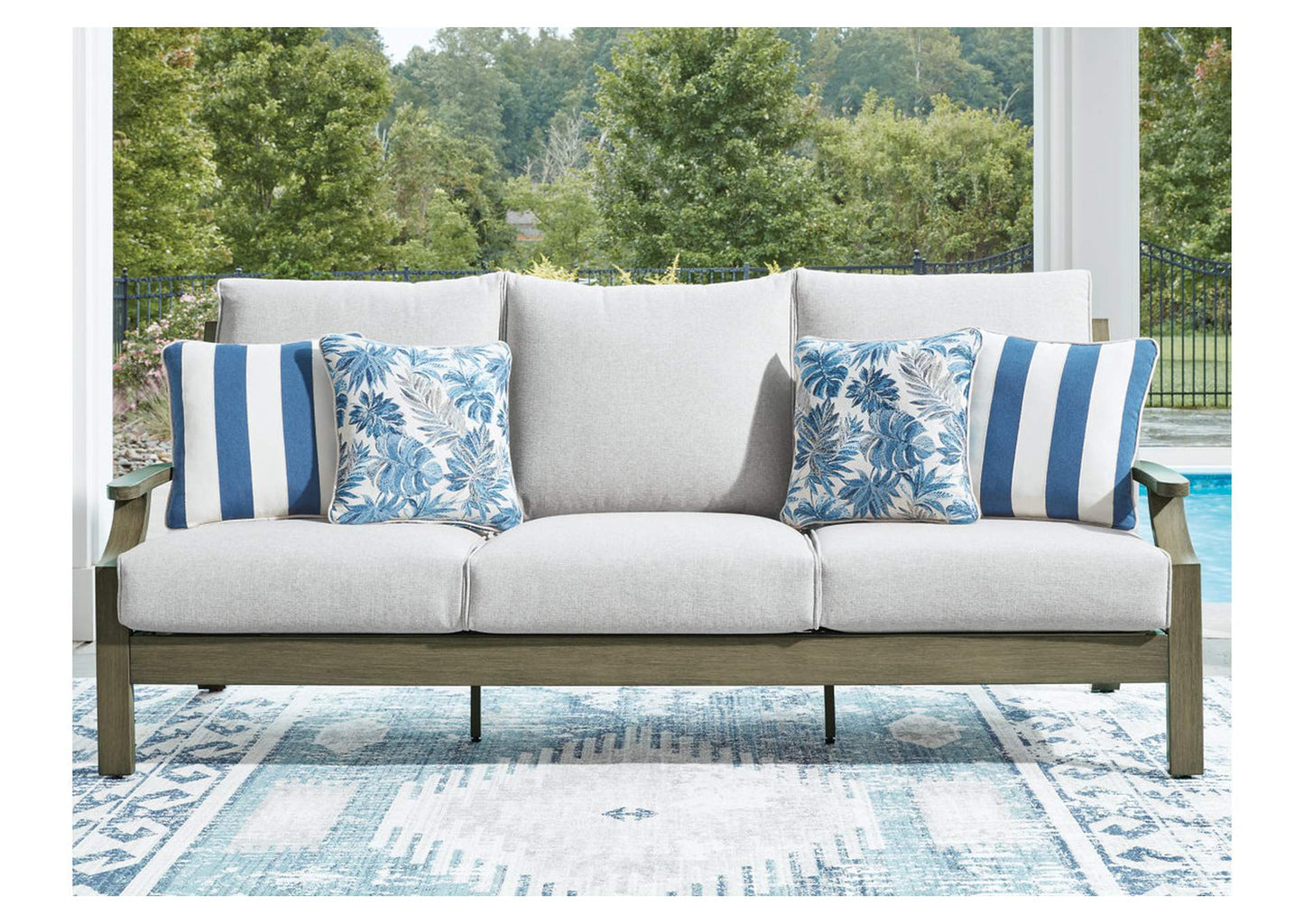 Rainier Ranch Outdoor Sofa with Cushion