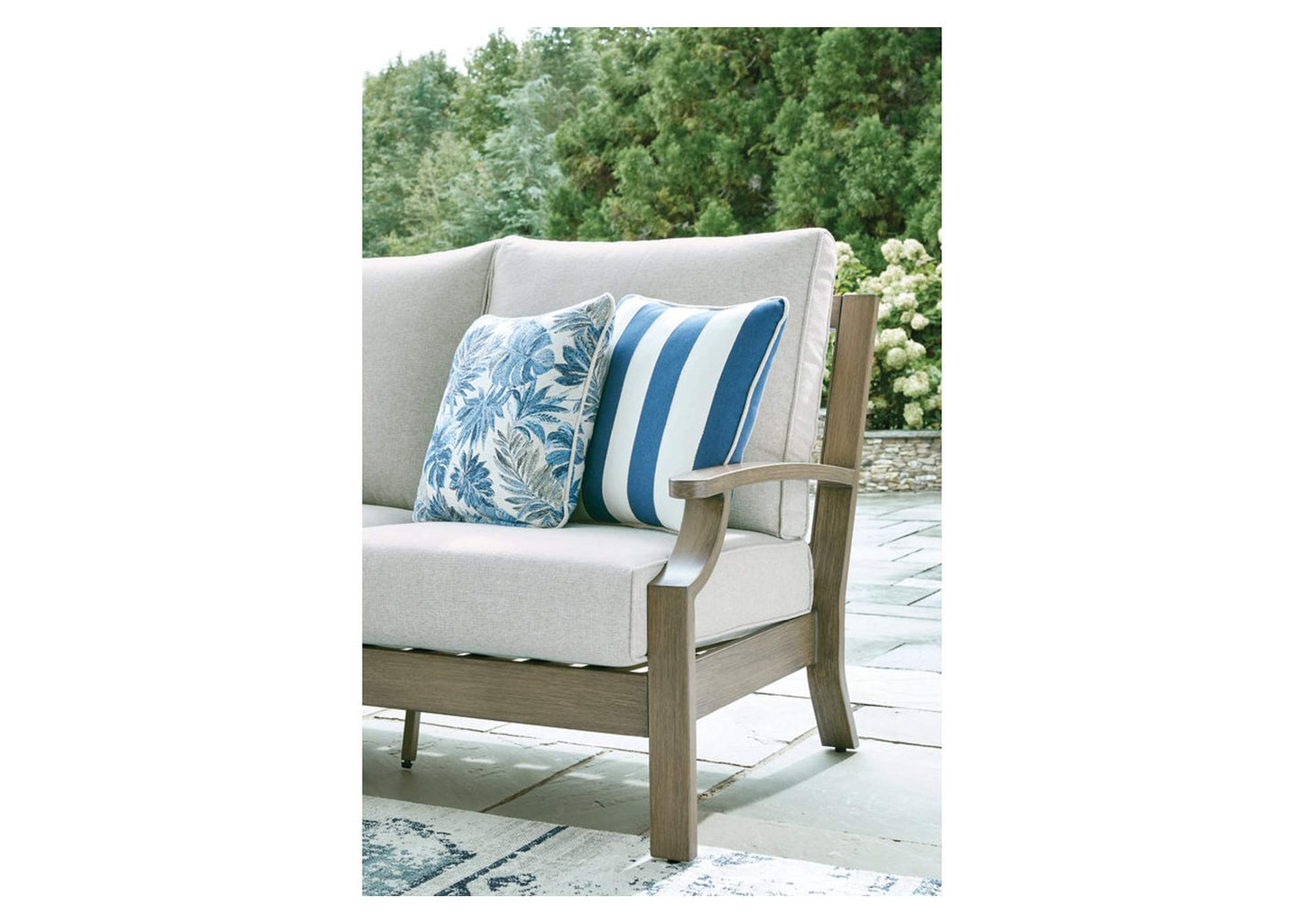 Rainier Ranch Outdoor Sofa with Cushion