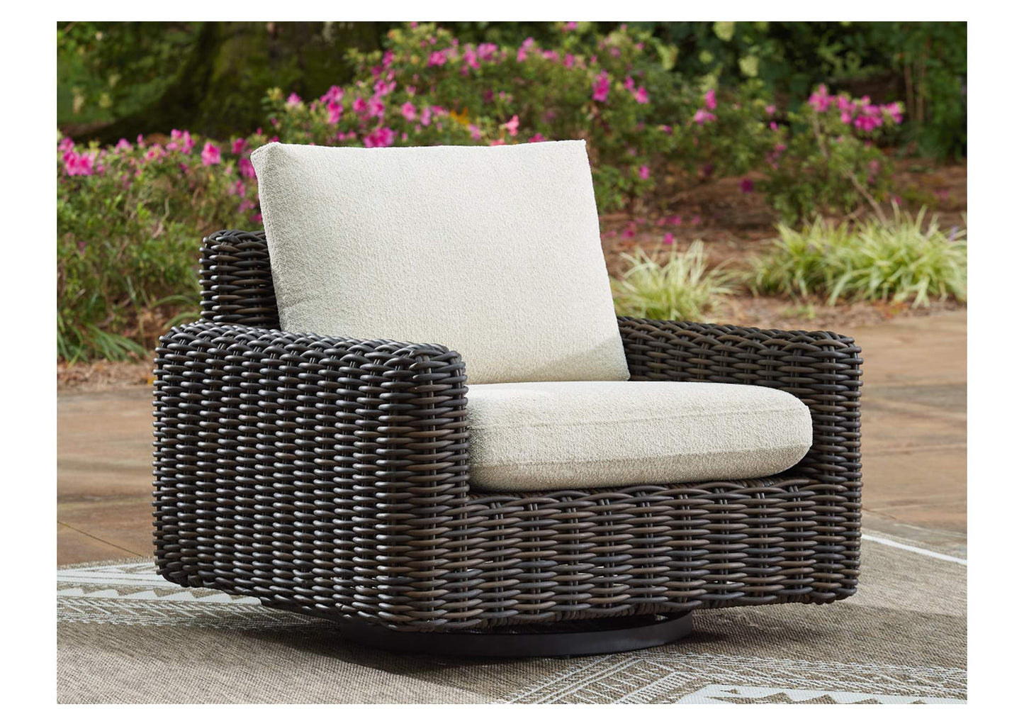 Kimora Outdoor Swivel Lounge Chair