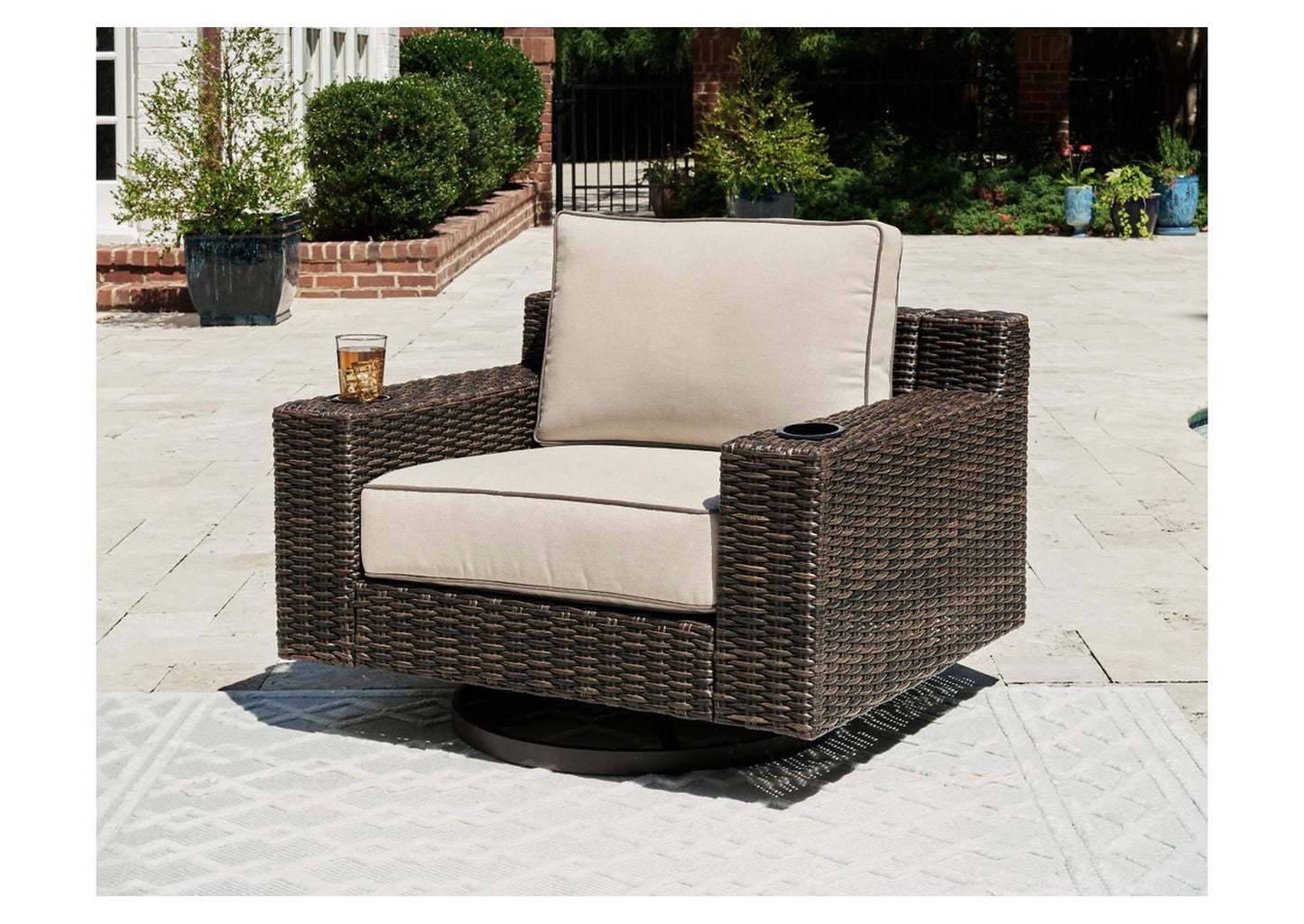 Coastline Bay Outdoor Swivel Lounge with Cushion