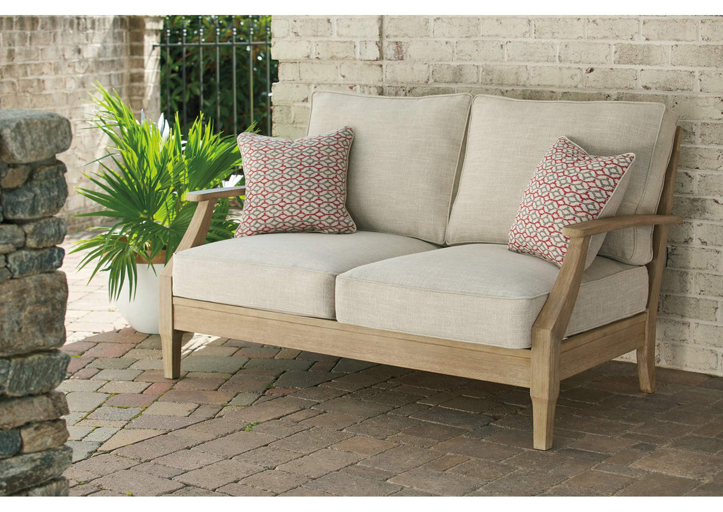 Clare View Loveseat with Cushion