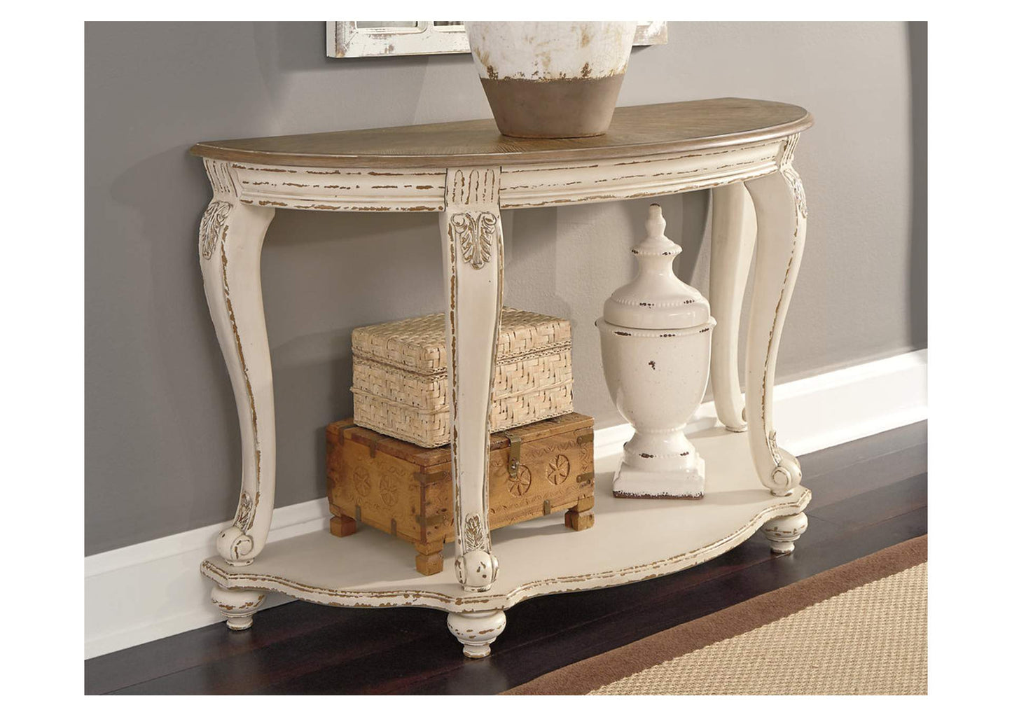 Realyn Sofa Table