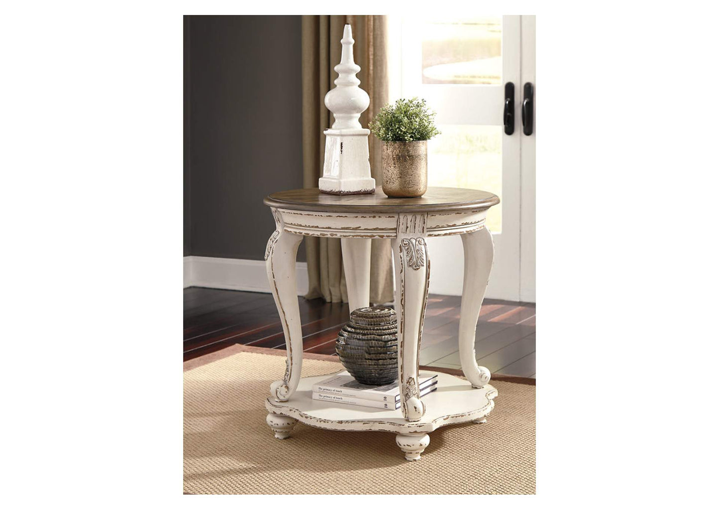 Realyn 2 End Tables