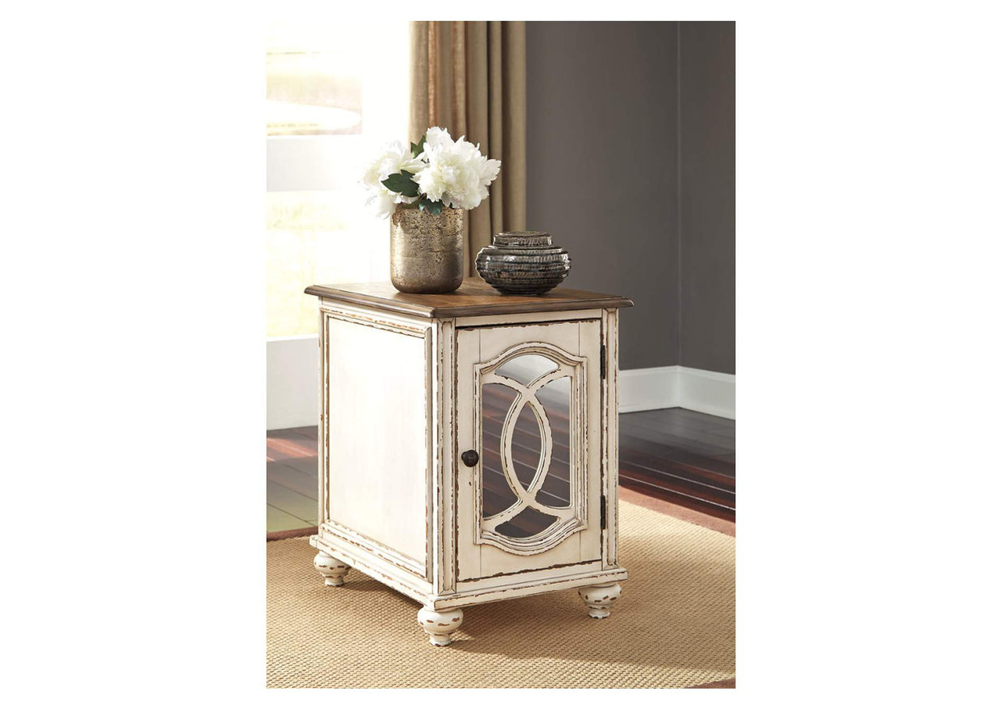 Realyn Chairside End Table