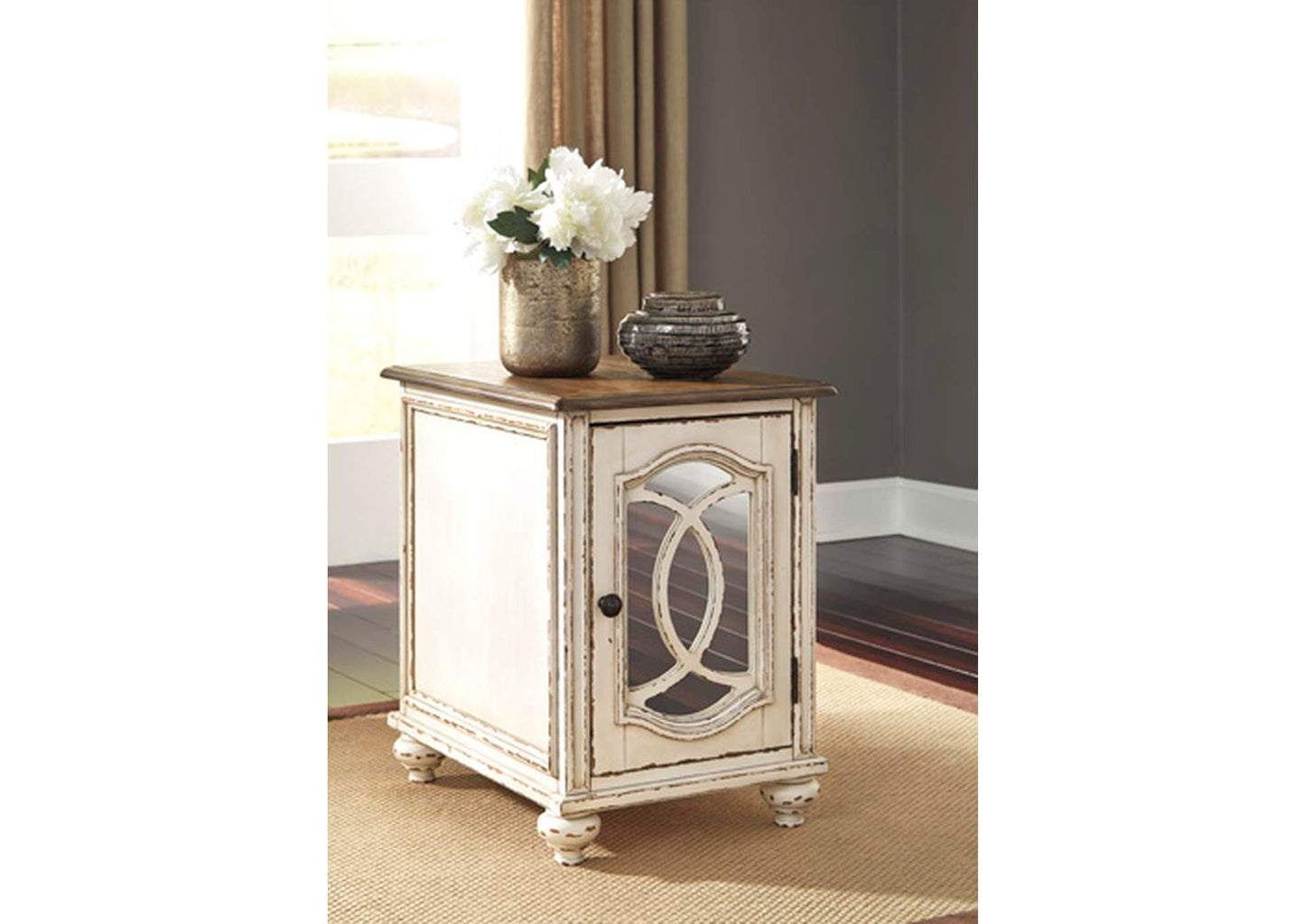 Realyn Chairside End Table